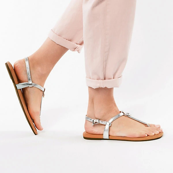 Ugg Madeena T-Steg-Sandalen - Silber 4 Ugg Madeena T-Steg-Sandalen - Silber – Bild 2