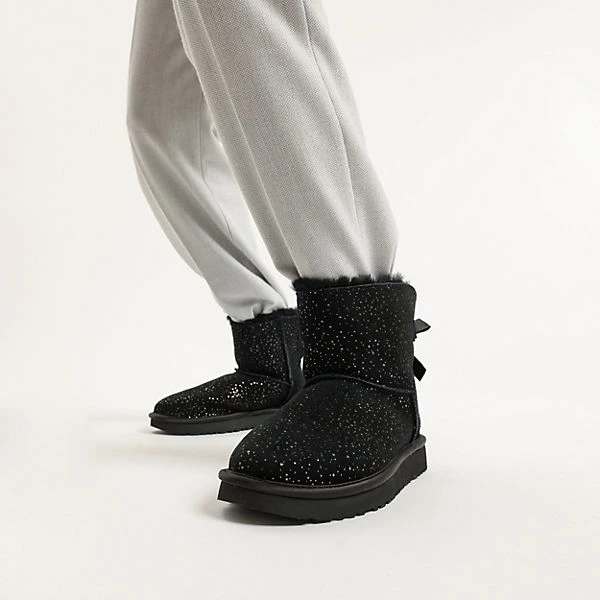 Ugg W Mini Bailey Bow Metallic Spots Winterstiefeletten - Schwarz 4 Ugg W Mini Bailey Bow Metallic Spots Winterstiefeletten - Schwarz – Bild 2