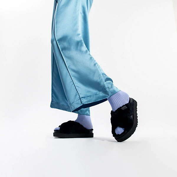 Ugg W Fuzz Sugar Cross Slide Pantoletten - Schwarz 4 Ugg W Fuzz Sugar Cross Slide Pantoletten - Schwarz – Bild 2